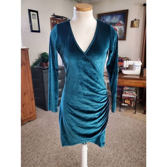 NWOT WOMENS HIKA DRESS - Picture 1 of 3